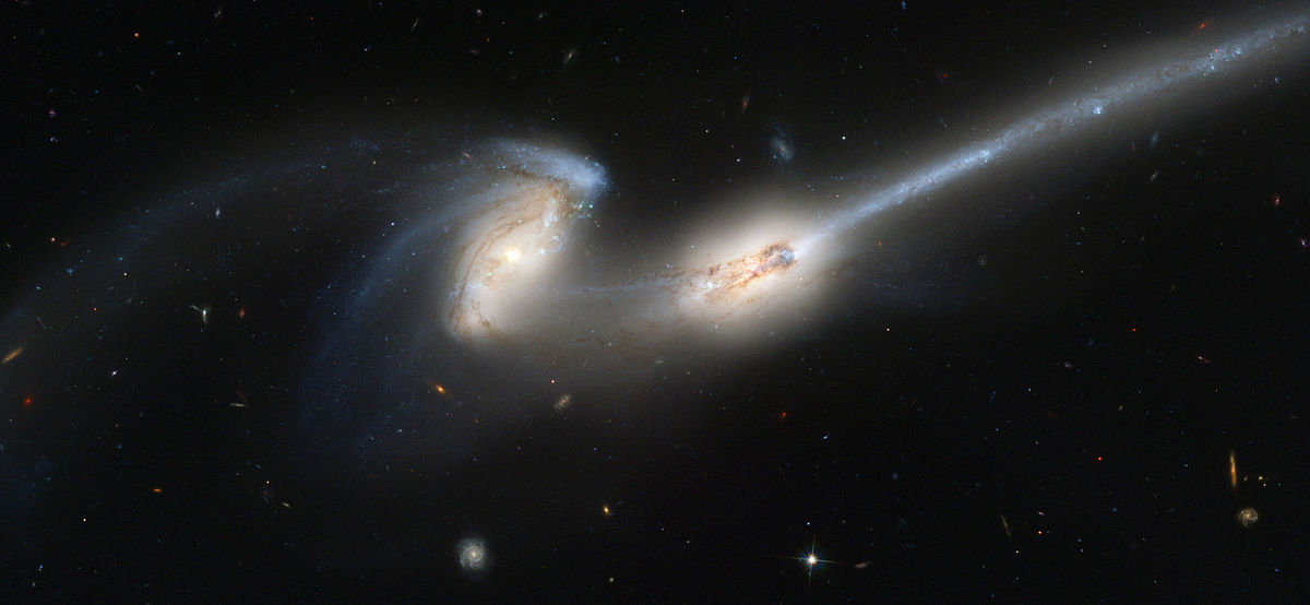 thiên hà NGC 4676 A & B